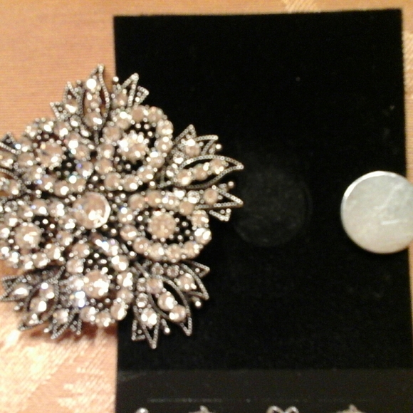 Ladies sparkle ball cap with jeweled pendent. - Picture 2 of 3